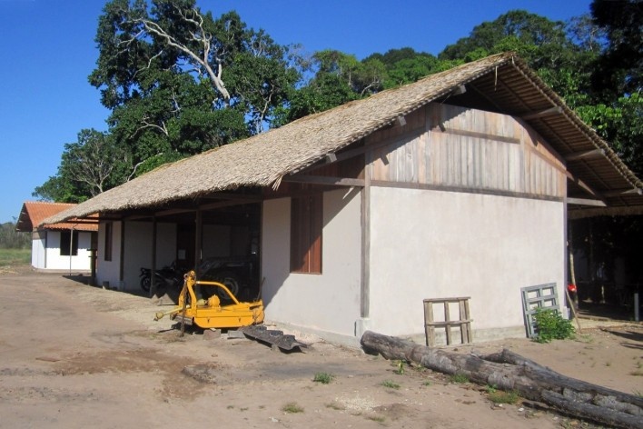 Centro Experimental Floresta Ativa - CEFA, barracão, RESEX Tapajó-Arapiuns PA. Arquiteta Cristina Xavier<br />Foto divulgação 