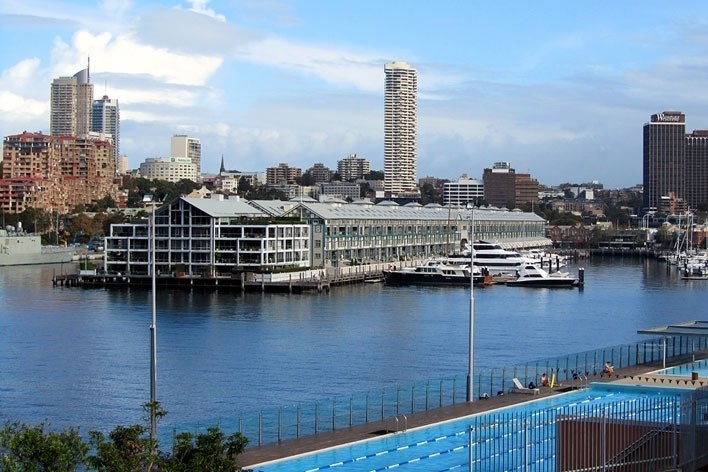 Woolloomooloo Bay, armazéns convertidos em apartamentos de luxo, com direito a vaga molhada<br />Foto Gabriela Celani 