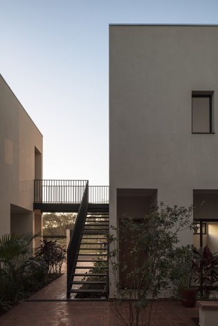 Vila Amélia, Sertãozinho SP, 2015-2017. Arquitetos Fernando O’Leary, Pedro Domingues e Pedro Faria / Vaga Arquitetura<br />Foto Leonardo Finotti 