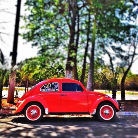 Fusca vermelhíssimo, série fotográfica “Os fuscas ofuscam”<br />Foto Fernando Mascaro 