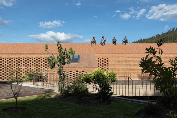 Cangahua House, Pacho Salas, Tumbaco, Ecuador, 2020. Architects Felipe Muller, Gonzalo Diez, Paola Picciallo, Alvaro Borrero and Hugo Navarrete (authors) / Diez+ Muller Arquitectos<br />Foto/photo Jag Studio 