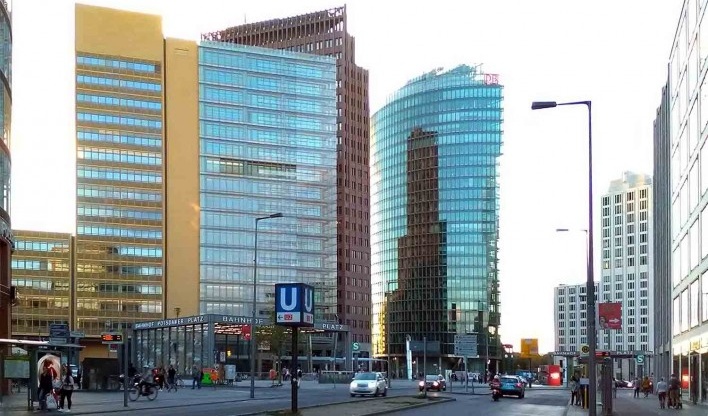 Vista geral da praça de Potsdamer Platz
<br />Foto Marcos Sardá Vieira, ago. 2016 