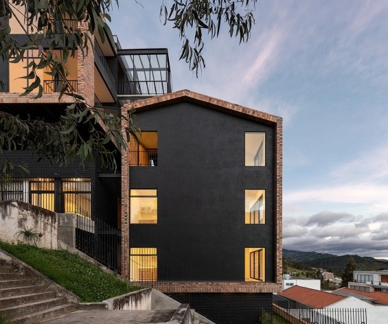 Edifício Goya, San Cayetano, Loja, Equador, 2021. Arquitetos Tatiane Corsi Garcia, David Arias Polo e Daniel Arias Polo (autores) / Bearq
<br />Foto/ photo Jag Studio 