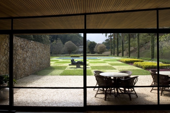 Casa Cavanelas, Petrópolis RJ, 1954, arquiteto Oscar Niemeyer<br />Foto Leonardo Finotti 