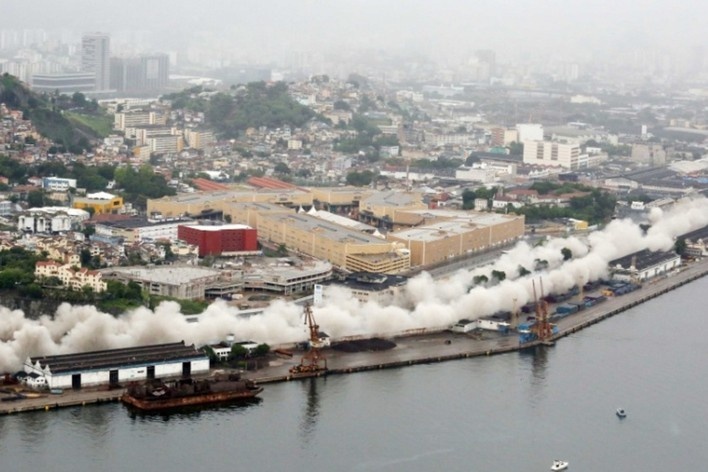 Implosão do Elevado da Perimetral<br />Foto divulgação  [Prefeitura do Rio de Janeiro]
