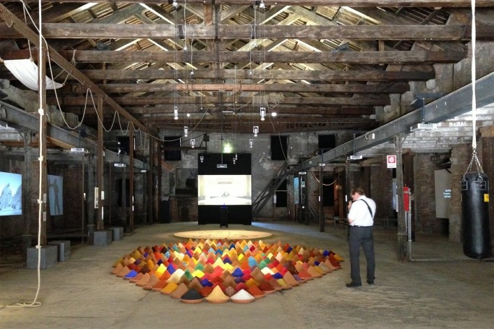 Campo de Cor, de Sonia Falcone, Arsenale<br />Foto Helena Guerra 