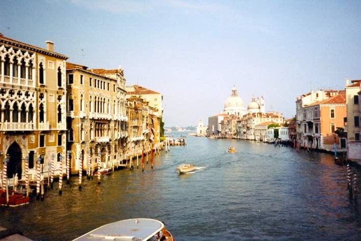 Ponta da Dogana e Igreja Santa Maria Della Salute vista da Ponte da Academia, Veneza<br />Foto Renato Anelli 