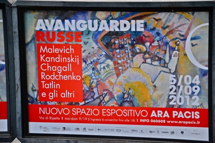 Contaminações, painel publicitário sobre exposição das Vanguardas Russas no centro urbano de Roma<br />Foto Fabio José Martins de Lima 