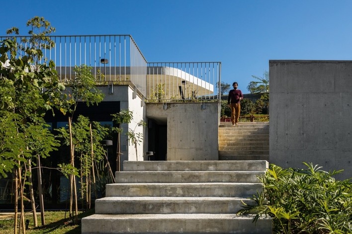Casa LLF, São José dos Campos SP Brasil, 2019. Arquitetos João Paulo Daolio e Thiago Natal Duarte (autores) / Obra Arquitetos<br />Foto/photo Nelson Kon 