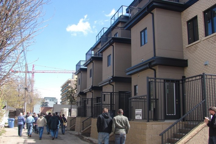 Novos empreendimentos pipocam pelo bairro. Tour por Brentwood, Misson, AB, Canadá<br />Foto Octavio Lacombe 