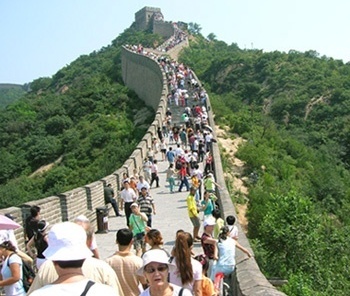 Aracy Amaral na Muralha da China<br />Foto Áurea Pereira 