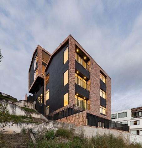 Edifício Goya, San Cayetano, Loja, Equador, 2021. Arquitetos Tatiane Corsi Garcia, David Arias Polo e Daniel Arias Polo (autores) / Bearq<br />Foto/ photo Jag Studio 