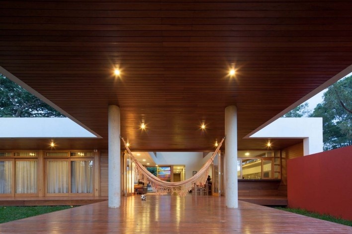Arquiteto Fabiano Sobreira. Casa da Copaíba, Brasília, 2012<br />Foto Joana França 