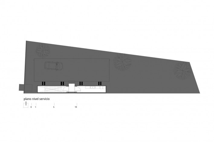Casa en el aire. Planta servicios. Sergio Fanego, Larissa Rojas, Miguel Duarte. Luque, Paraguay. 2008-2010.