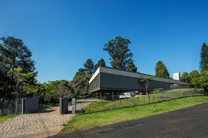 Casa em Cotia, UNA Arquitetos, 2016<br />Foto Nelson Kon 