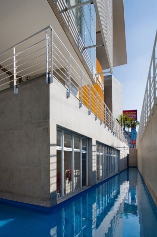 Terminal Digital do Ensino, São Caetano do Sul, 2008. Arquiteto José Augusto Aly<br />Foto Nelson Kon 