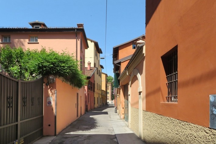 Via San Leonardo, bairro de São Leonardo, Bolonha, Itália<br />Foto Victor Hugo Mori 
