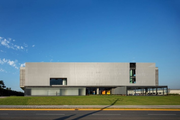 Ágora Tech Park, Joinville SC Brasil, 2019. Arquitetos Marcus Vinicius Damon, Guilherme Bravin e Andressa Diniz / Estúdio Módulo<br />Foto Nelson Kon 