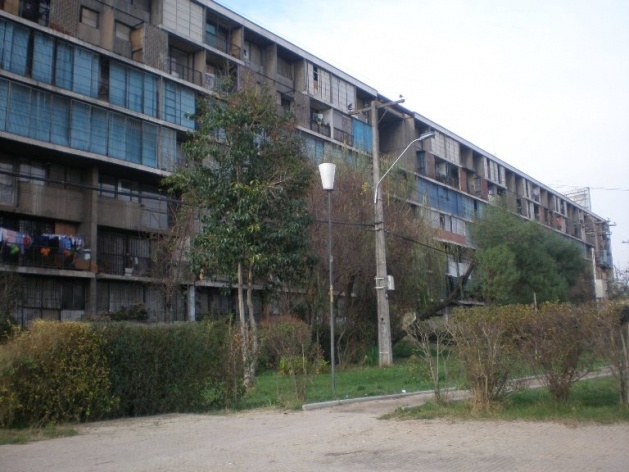 Figura 01. Conjunto residencial, localizado na periferia de Santiago<br />Foto da autora / julho de 2009 