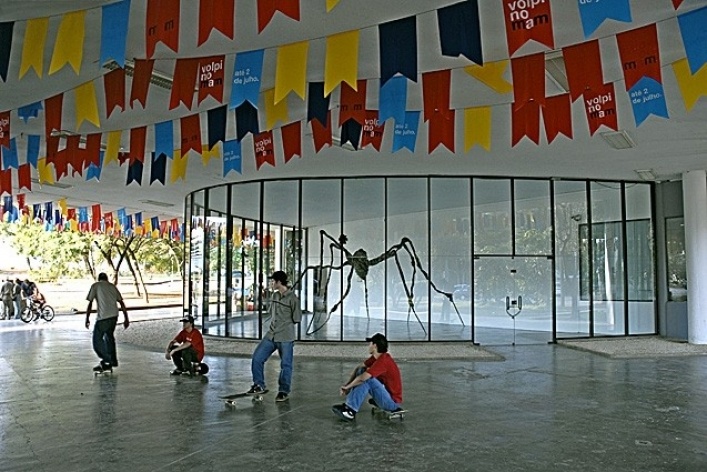 Museu de Arte Moderna na marquise do Parque Ibirapuera, São Paulo<br />Foto Juca Martins 