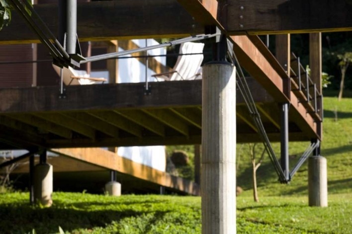 Projeto Casa Grelha, detalhe viga vagão.Forte, Gimenes & Marcondes Ferraz Arquitetos, 2º. prêmio categoria profissional/ obras concluídas, Serra da Mantiqueira, SP, 2005-2007.
