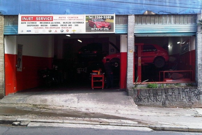 Oficina mecânica familiar, Grotão da Bela Vista<br />Foto Abilio Guerra 