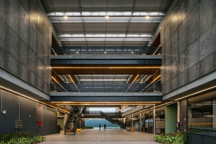 Ágora Tech Park, Joinville SC Brasil, 2019. Arquitetos Marcus Vinicius Damon, Guilherme Bravin e Andressa Diniz / Estúdio Módulo<br />Foto Nelson Kon 