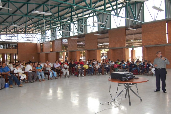 Cootrapar – cooperativa de trabajadores de aceros del Paraguay. Usos del edificio: salón de eventos-capacitación obrera. Arq. Luis Alberto Elgue y Arq. Cynthia Solis Patri. Villa Hayes, Paraguay. 2007 – 2008.