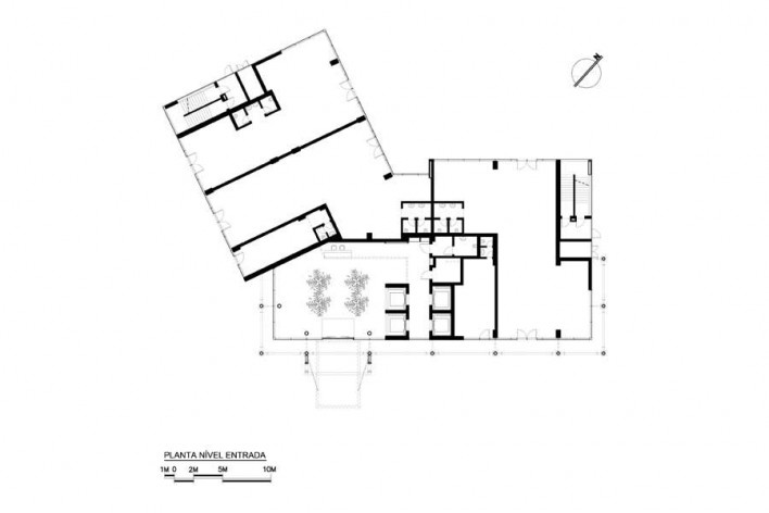 Tower Plaza. Planta nível de entrada, Regino Cruz Arquitectos, Vila Nova de Gaia, Portugal