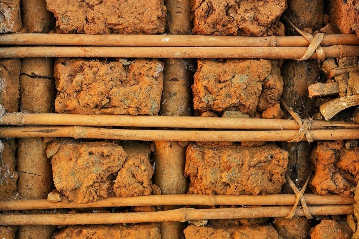 Parede interna de pau a pique, com amarração em couro substituindo a fibra vegetal, Bairro de Antônio Dias, Ouro Preto MG, 2016<br />Foto Elio Moroni Filho 