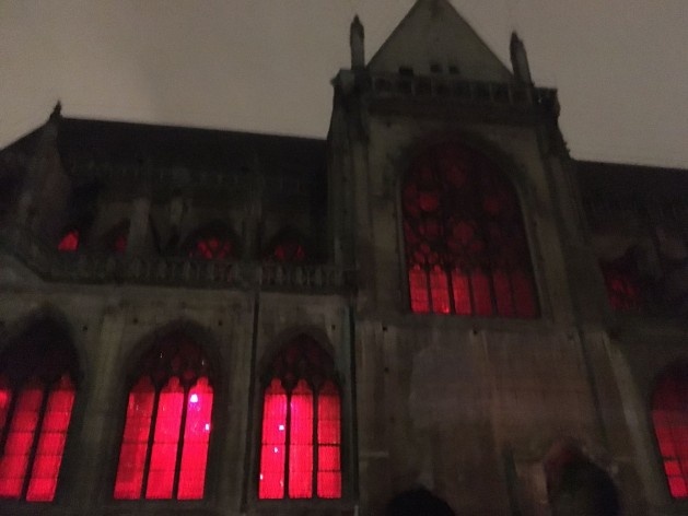 “À notre étoile” (Biennale Nemo Installation), instalação-concerto de música eletrônica no interior da Igreja Saint-Merry, percurso Centro<br />Foto Laís Bhering Martins 