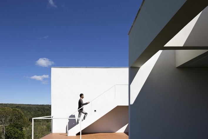 Casa Torreão, acesso à cobertura verde, Brasília DF, arquitetos Daniel Mangabeira, Henrique Coutinho e Matheus Seco<br />Foto Haruo Mikami 