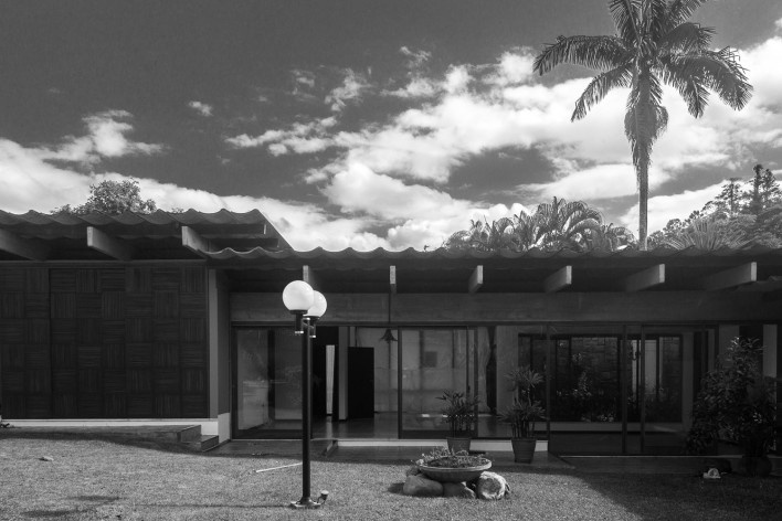 Residência da Rua Lages, Joinville SC. Arquiteto Luis Napoleão Carias de Oliveira<br />Foto Larry Sestrem 