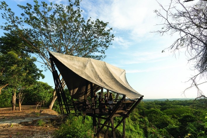 Learning Viewpoint, Cerro Blanco Protected Forest, Guayaquil, Ecuador, 2022. Architects David Barragán, Pascual Gangotena, Maríaluisa Borja and Esteban Benavides (authors) / Al Borde<br />Foto/photo Jag Studio 