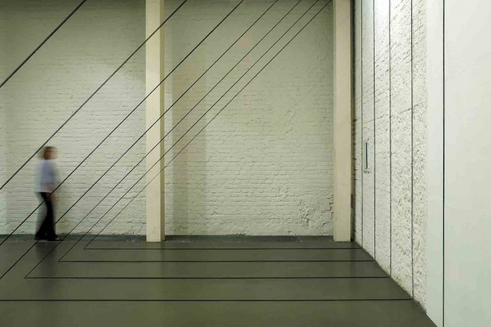 Centro Universitário Maria Antônia, exposição Fred Sandback, São Paulo SP, dez. 2015<br />Foto Bebete Viégas 