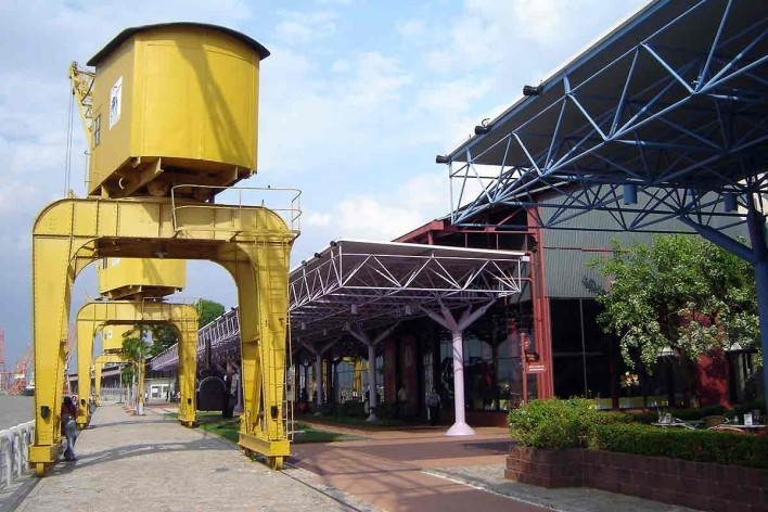 Estação das Docas, Belém, 1996-2000. Paisagismo de Rosa Kliass<br />Foto Giovani Sarquis 