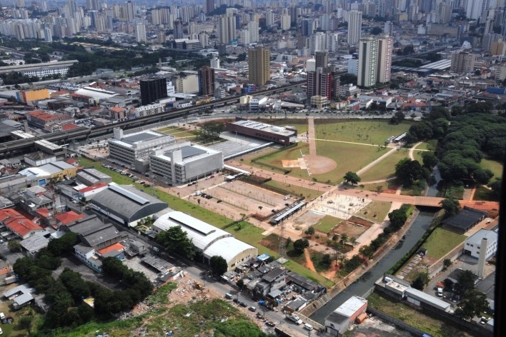 Aflalo & Gasperini Arquitetos e Rosa Grena Kliass Arquitetura Paisagismo. Parque da Juventude, São Paulo, 2007<br />Foto Nelson Kon 