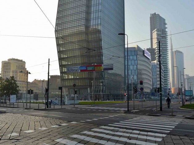 Piazza Lina Bo Bardi, Varesine, Milão. Kohn Pedersen Fox Associates<br />Foto Viviana Pozzoli 