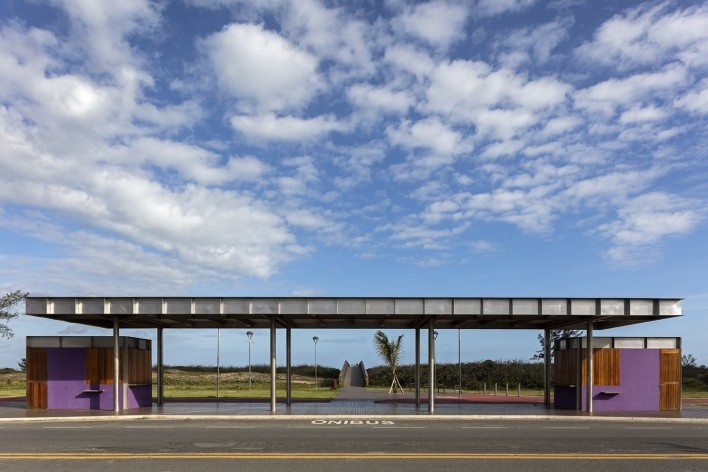 Requalificação urbana e ambiental da orla de Ilha Comprida, 2019. Arquitetos Marcos Boldarini e Lucas Nobre<br />Foto Leonardo Finotti 