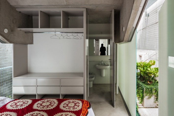 Casa de fim de semana em São Paulo. Arquiteto Angelo Bucci / SPBR<br />Foto Nelson Kon 