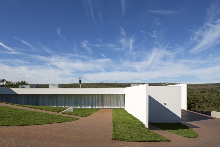 Casa Torreão, fachada norte, Brasília DF, arquitetos Daniel Mangabeira, Henrique Coutinho e Matheus Seco<br />Foto Haruo Mikami 