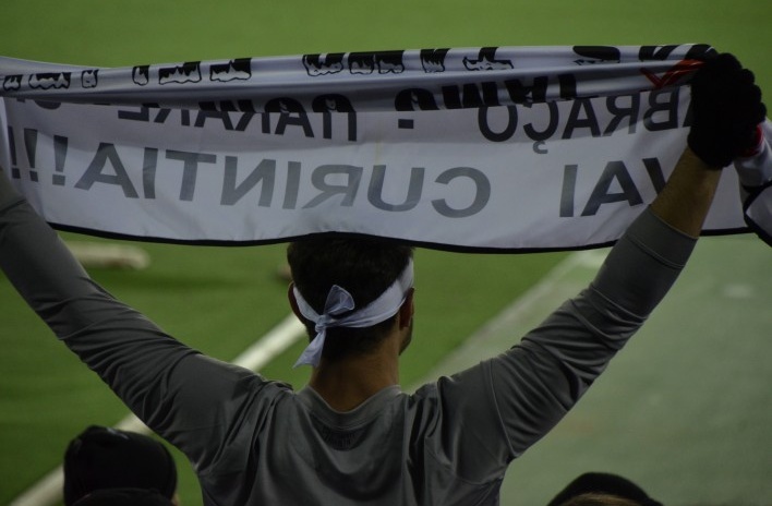 Torcida dentro do estádio de Yokohama<br />Foto Roberto Abramovich 