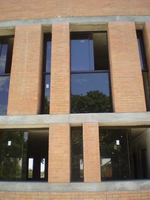 Cootrapar – cooperativa de trabajadores de aceros del paraguay. Detalle diafragma ceramico. Arq. Luis Alberto Elgue y Arq. Cynthia Solis Patri. Villa Hayes, Paraguay. 2007 – 2008.