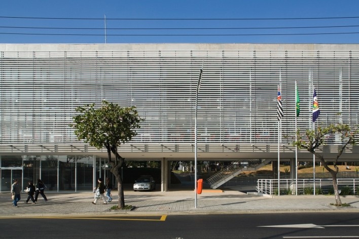 Terminal Digital do Ensino, São Caetano do Sul, 2008. Arquiteto José Augusto Aly<br />Foto Nelson Kon 