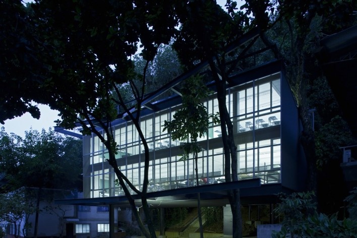 Edifício Beta, Campus da PUC-Rio, Rio de Janeiro. Arquitetos Marcos Favero, Andres Passaro e Diego Portas<br />Foto Fran Parente 