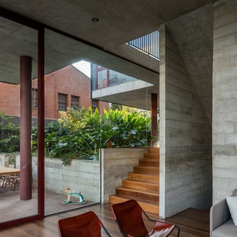 Casa Villa Lobos, 2018, São Paulo SP Brasil. Arquitetos Cristiane Muniz, Fabio Valentim, Fernanda Barbara e Fernando Viégas/ Una Arquitetos<br />Foto Nelson Kon 