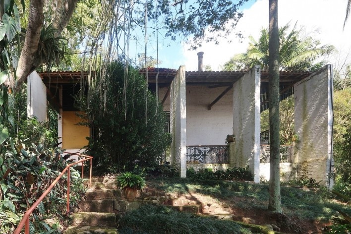 Casa de Ibiúna, varanda frontal, 1964. Arquiteto Carlos Lemos<br />Foto Victor Hugo Mori, dez. 2005 