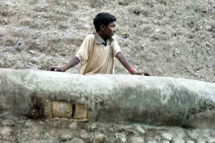Menino no jardim de pedras de Nek Chand (Rock Garden)<br />Foto Renata Semin 