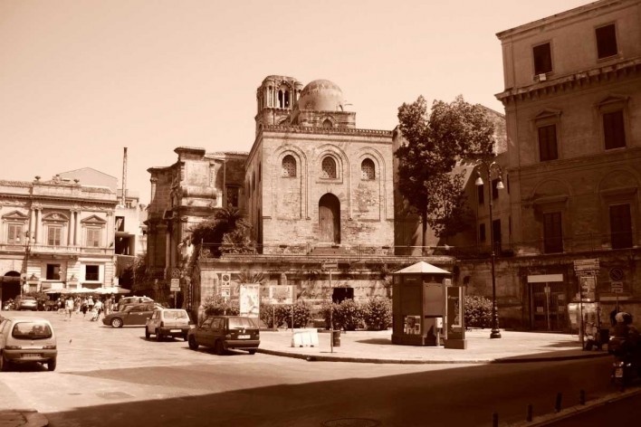 Construída no século XII, a Igreja da Martorana possui elementos bizantinos e barrocos e forte influência da arquitetura islâmica. Palermo, Itália. Agosto/2010<br />Foto Francisco Alves 