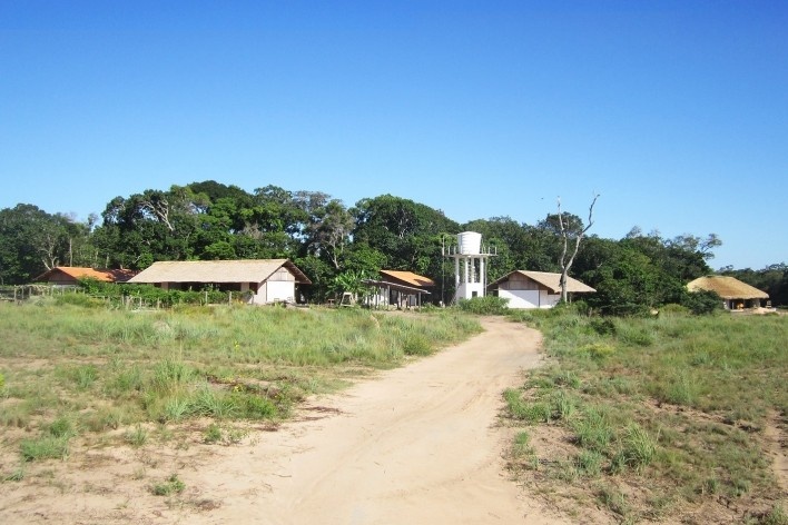 Centro Experimental Floresta Ativa - CEFA, vista do conjunto, RESEX Tapajó-Arapiuns PA. Arquiteta Cristina Xavier<br />Foto divulgação 